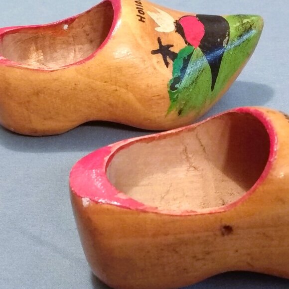 Vintage Mini Souvenir Wooden Clogs-Hand Painted-Hand Carved-Dutch Couple-4.5" - Picture 8 of 9